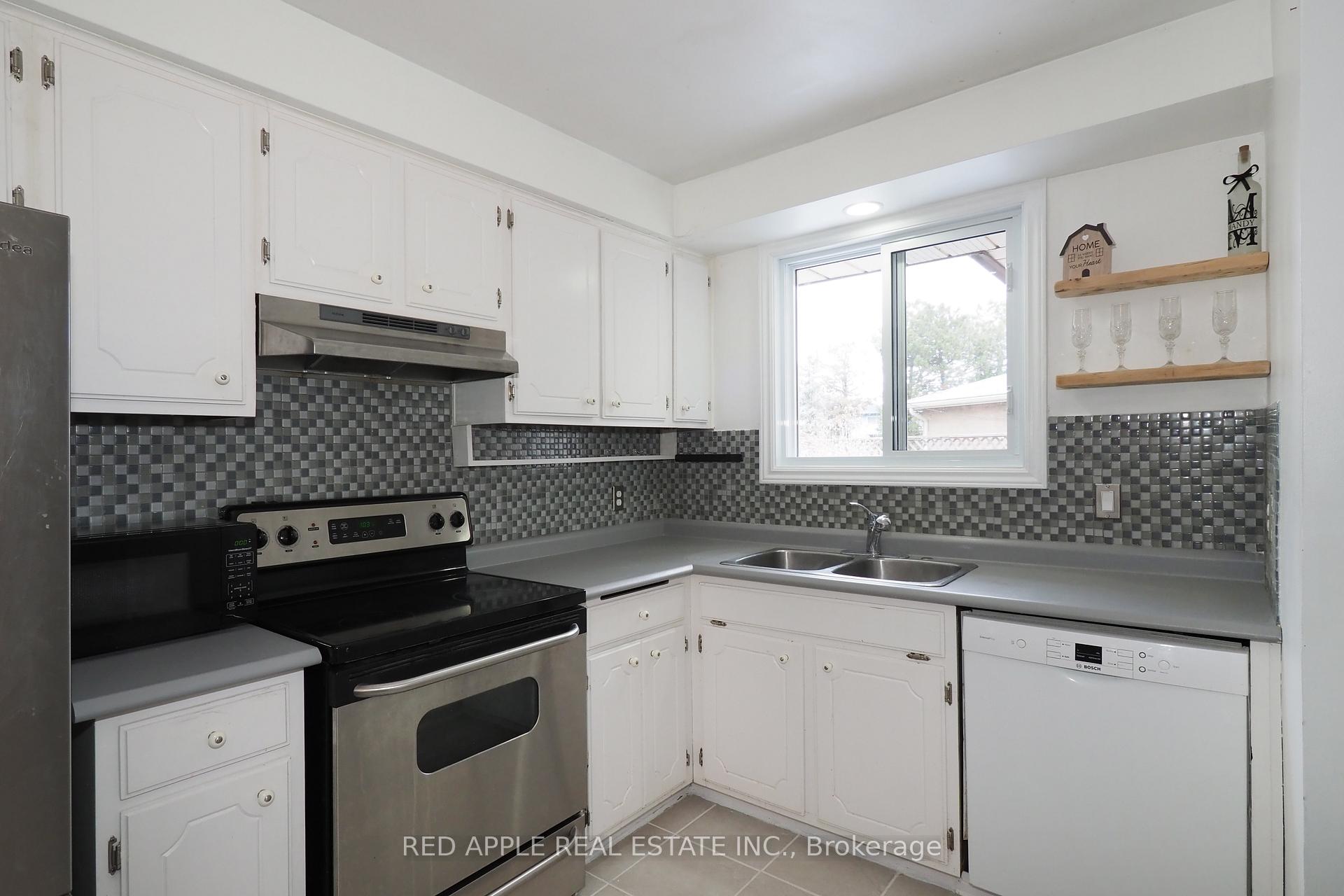 Photo 11 of 113 Deerberry Place, Waterloo — HOMEH