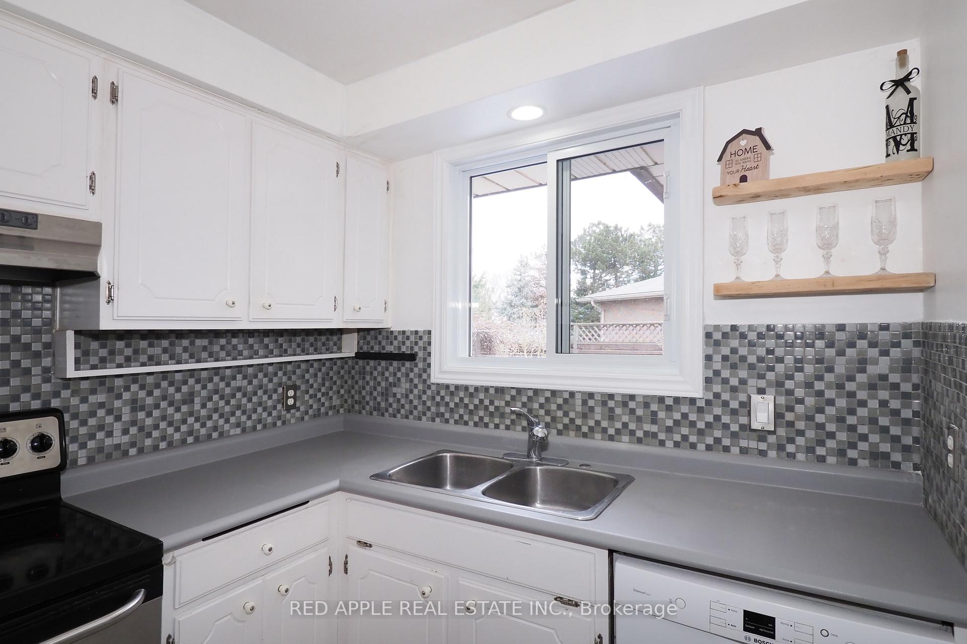 Photo 12 of 113 Deerberry Place, Waterloo — HOMEH