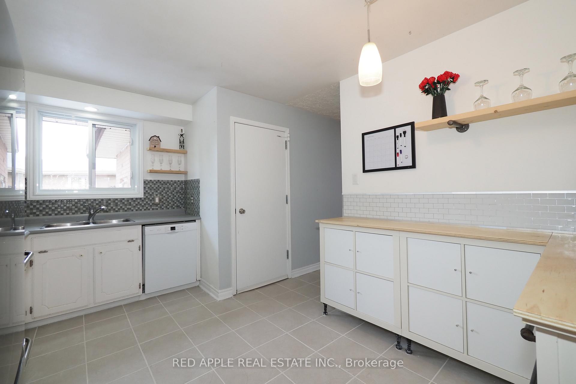 Photo 14 of 113 Deerberry Place, Waterloo — HOMEH