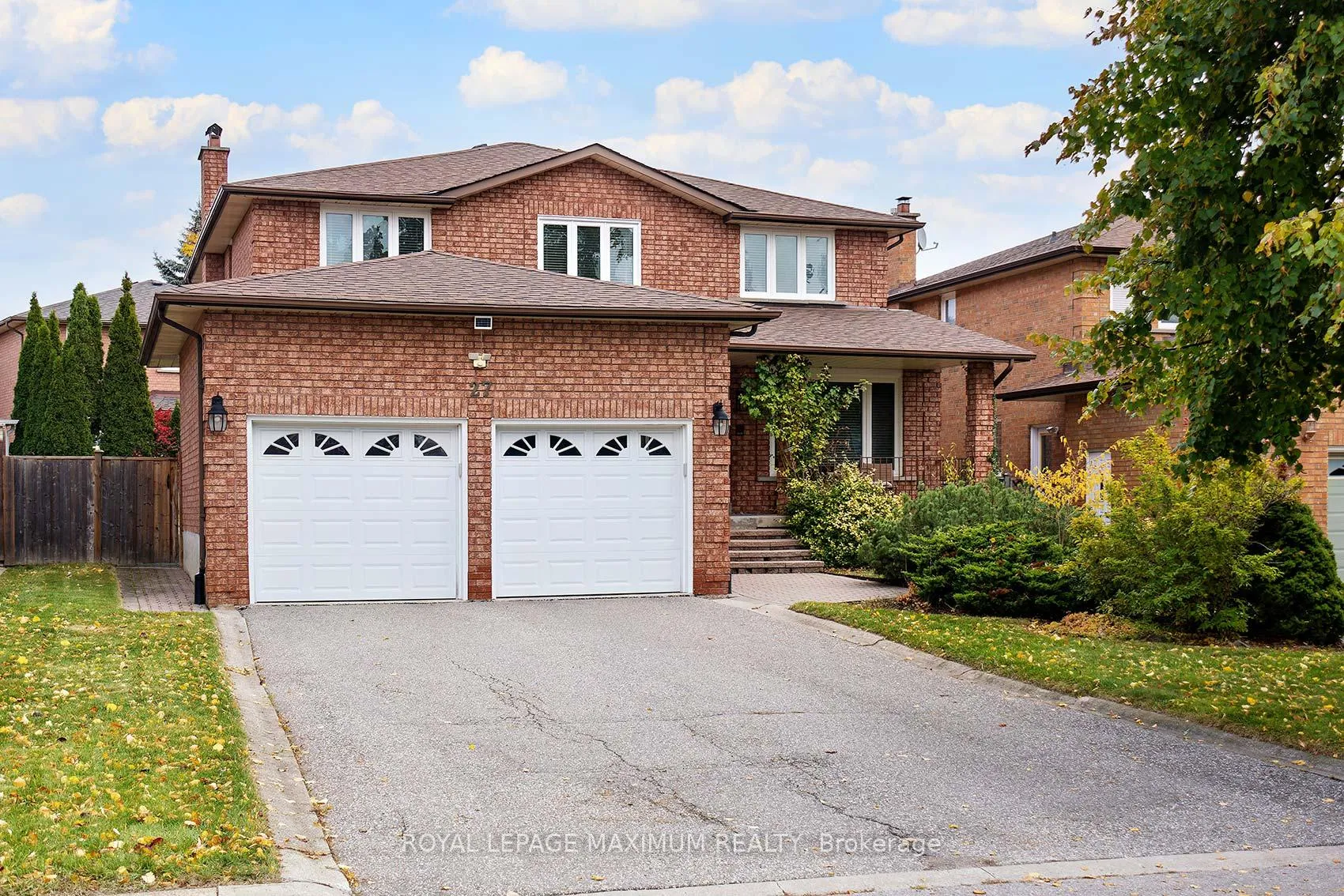 Photo 1 of 27 Looking Glass Crescent, Vaughan, East Woodbridge — HOMEH