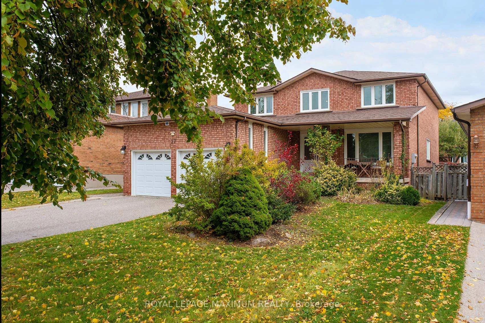 Photo 4 of 27 Looking Glass Crescent, Vaughan, East Woodbridge — HOMEH