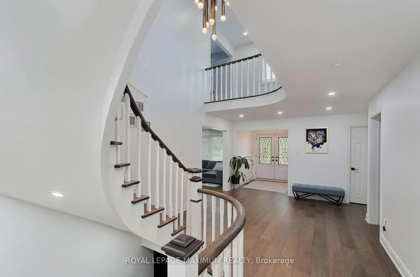 Photo 6 of 27 Looking Glass Crescent, Vaughan, East Woodbridge — HOMEH