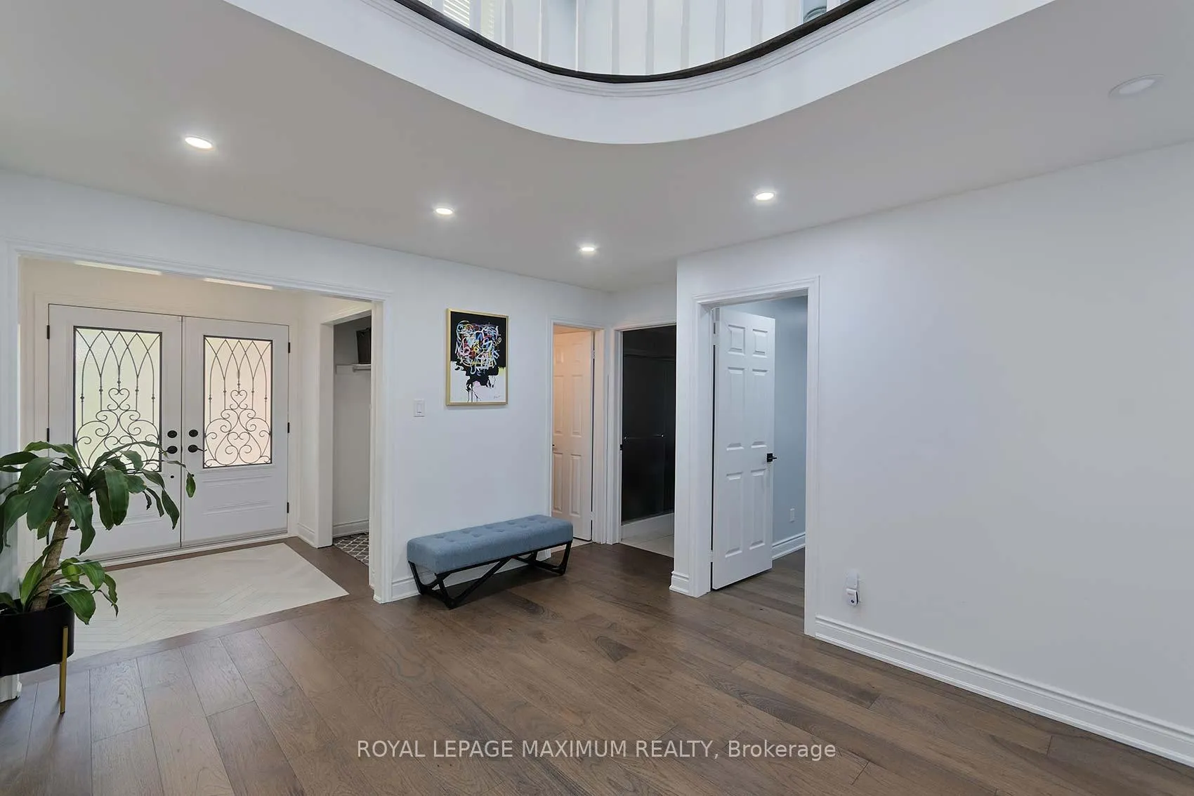 Photo 8 of 27 Looking Glass Crescent, Vaughan, East Woodbridge — HOMEH