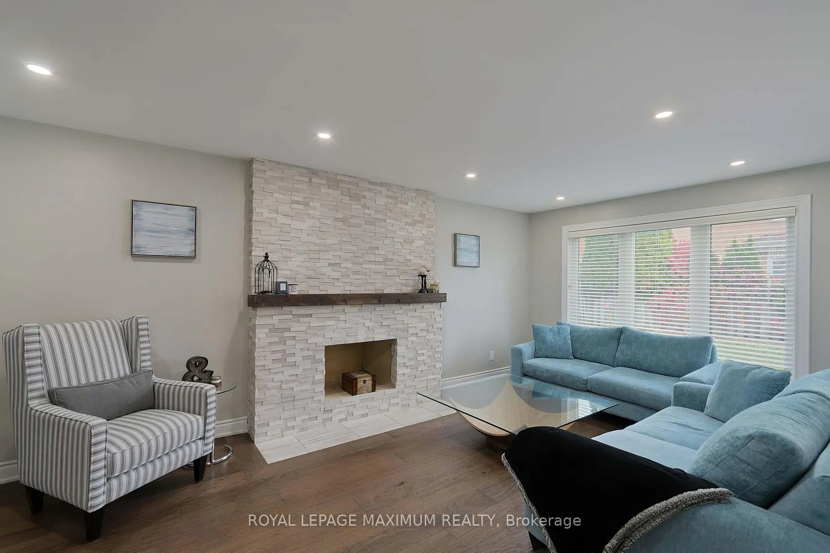 Photo 10 of 27 Looking Glass Crescent, Vaughan, East Woodbridge — HOMEH