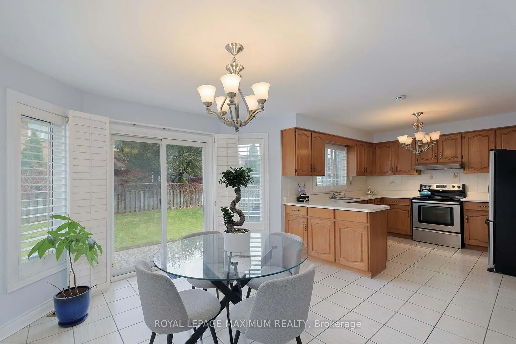 Photo 13 of 27 Looking Glass Crescent, Vaughan, East Woodbridge — HOMEH