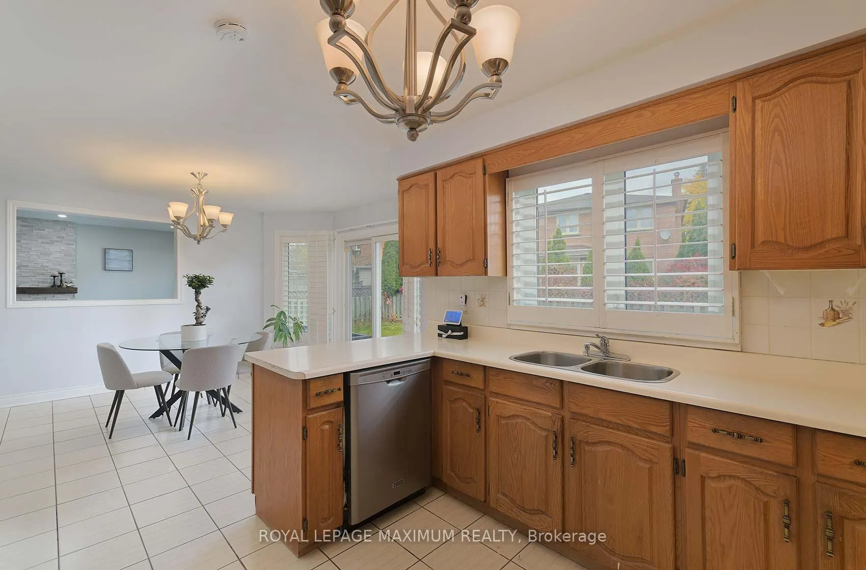 Photo 14 of 27 Looking Glass Crescent, Vaughan, East Woodbridge — HOMEH