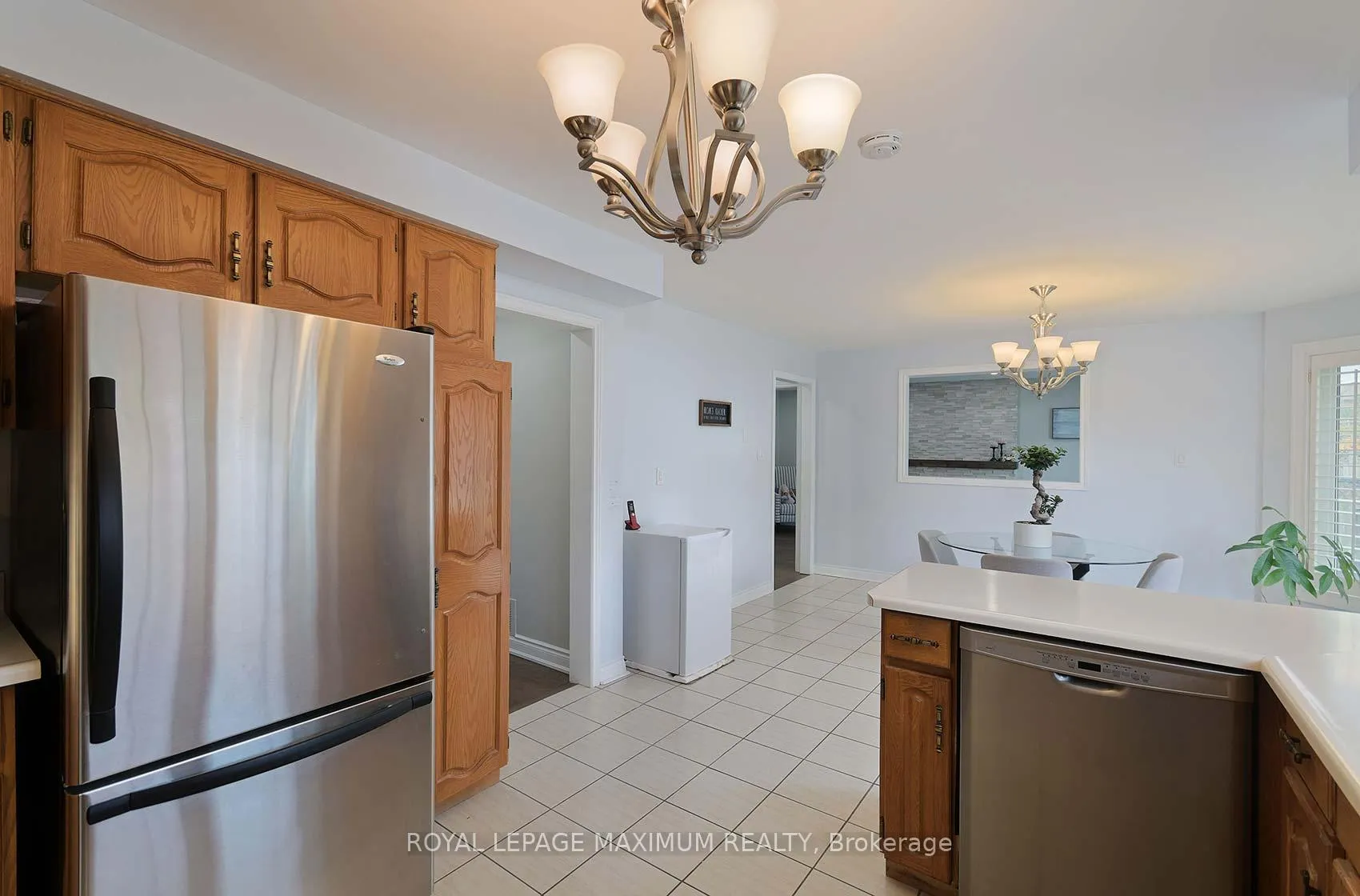 Photo 16 of 27 Looking Glass Crescent, Vaughan, East Woodbridge — HOMEH