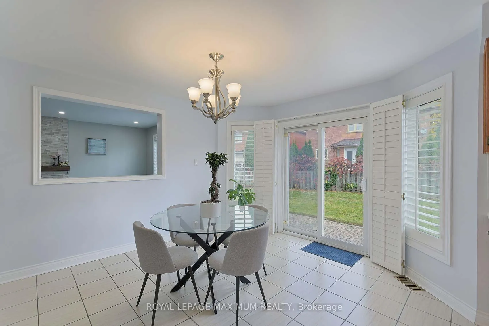 Photo 18 of 27 Looking Glass Crescent, Vaughan, East Woodbridge — HOMEH