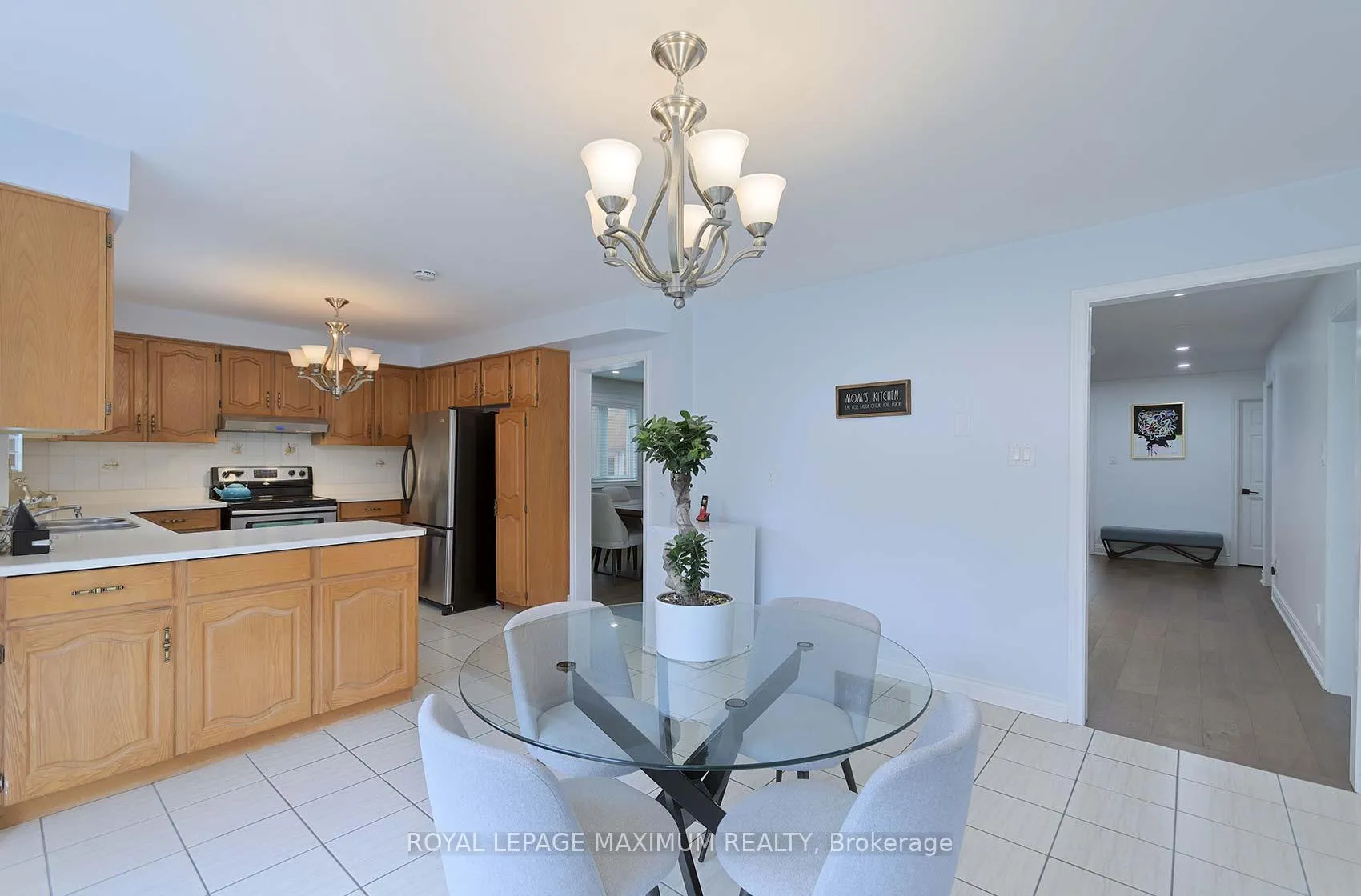 Photo 19 of 27 Looking Glass Crescent, Vaughan, East Woodbridge — HOMEH