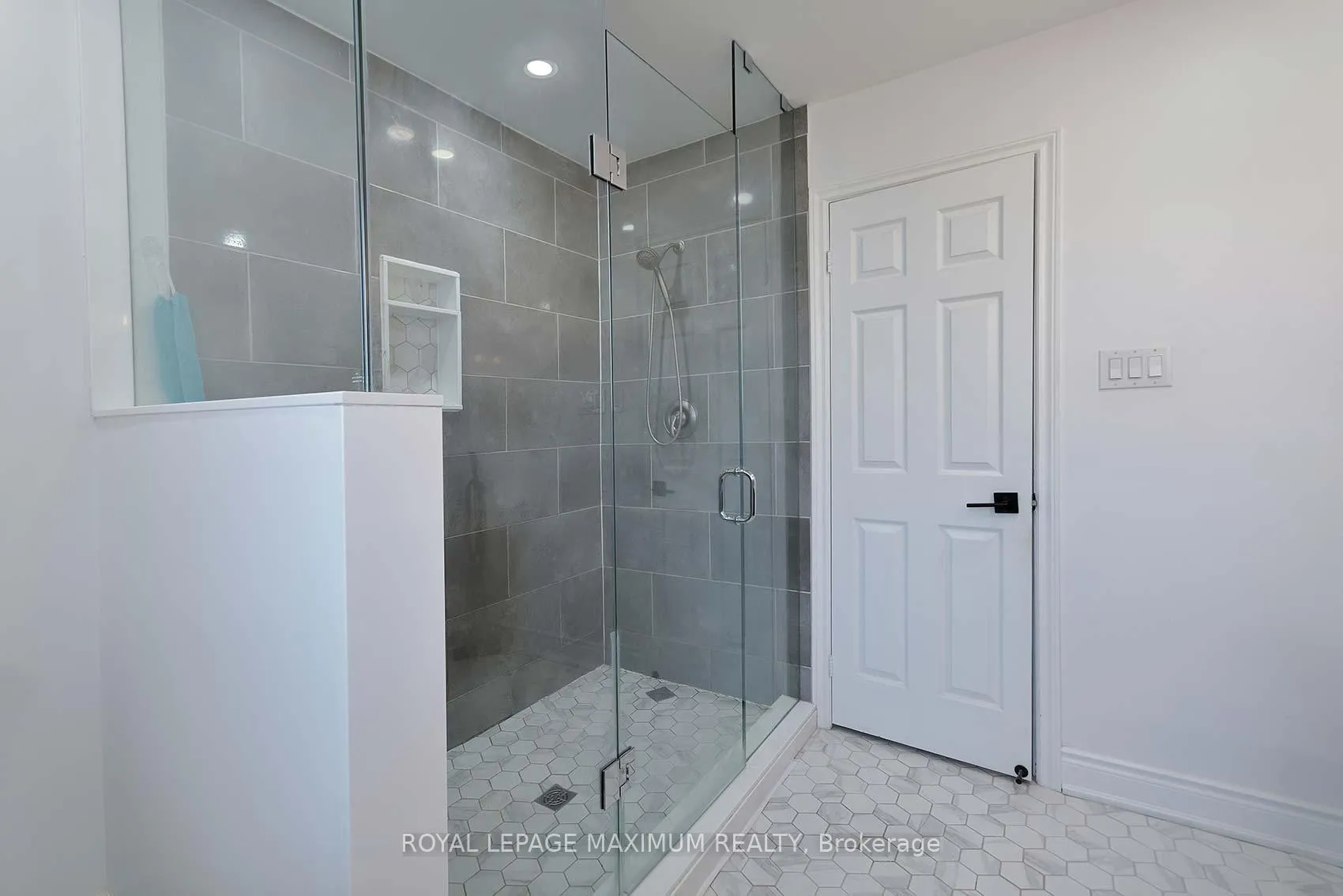 Photo 34 of 27 Looking Glass Crescent, Vaughan, East Woodbridge — HOMEH