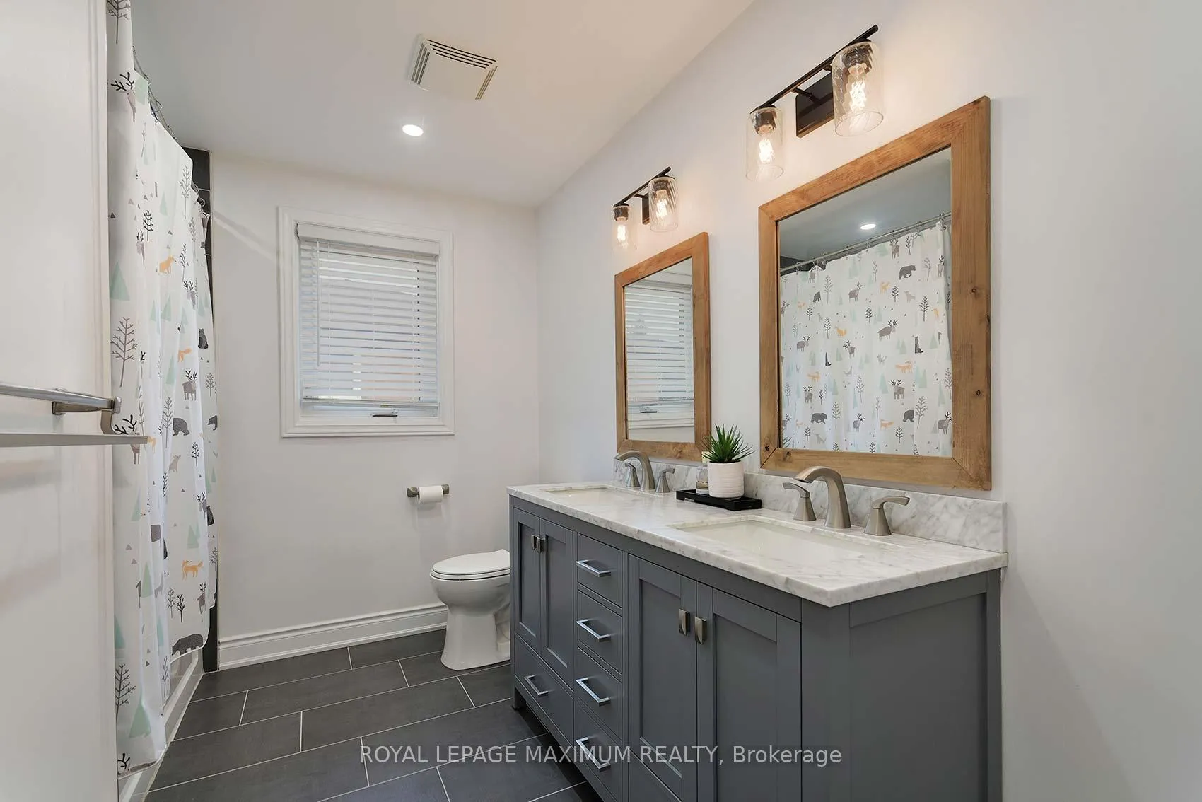 Photo 42 of 27 Looking Glass Crescent, Vaughan, East Woodbridge — HOMEH