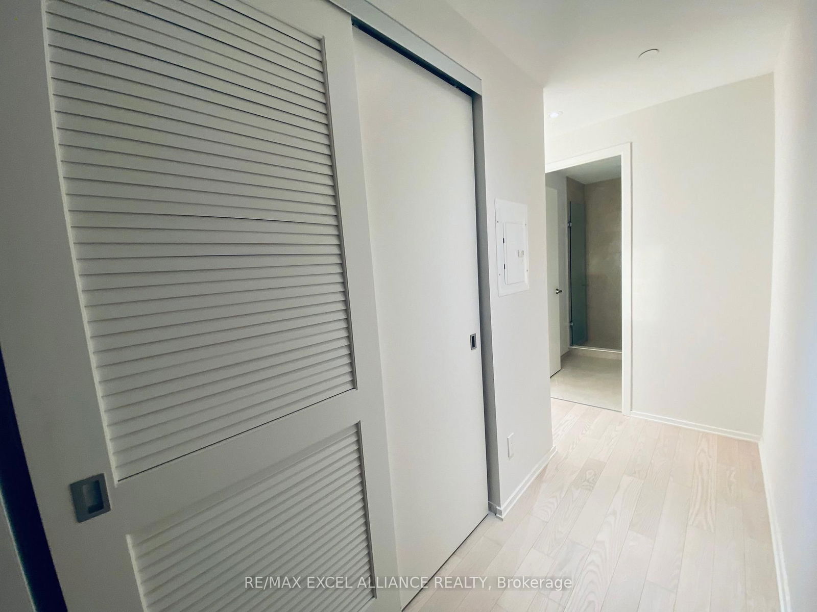 Photo 4 of Unit 2408, 16 Bonnycastle St, Toronto, Waterfront Communities — HOMEH