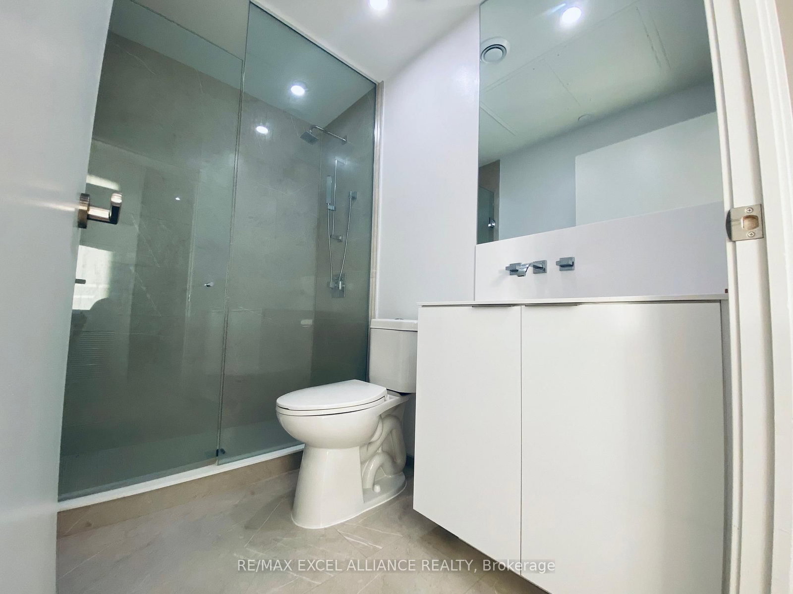 Photo 8 of Unit 2408, 16 Bonnycastle St, Toronto, Waterfront Communities — HOMEH