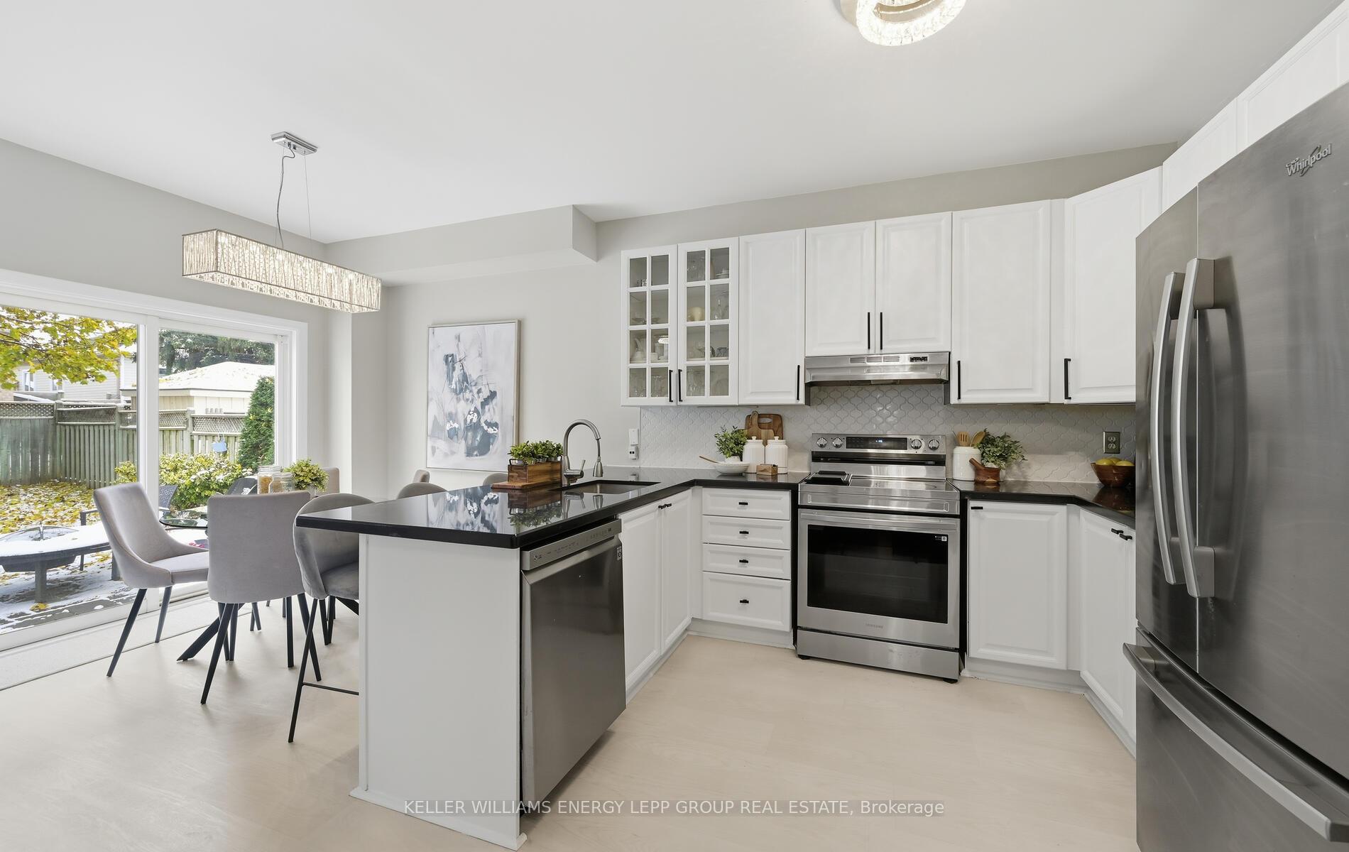Photo 11 of 37 Melody Drive, Whitby, Brooklin — HOMEH