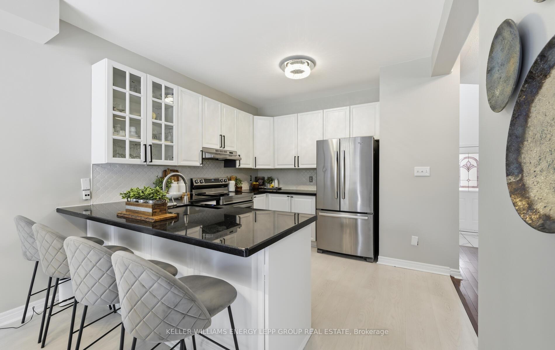 Photo 13 of 37 Melody Drive, Whitby, Brooklin — HOMEH