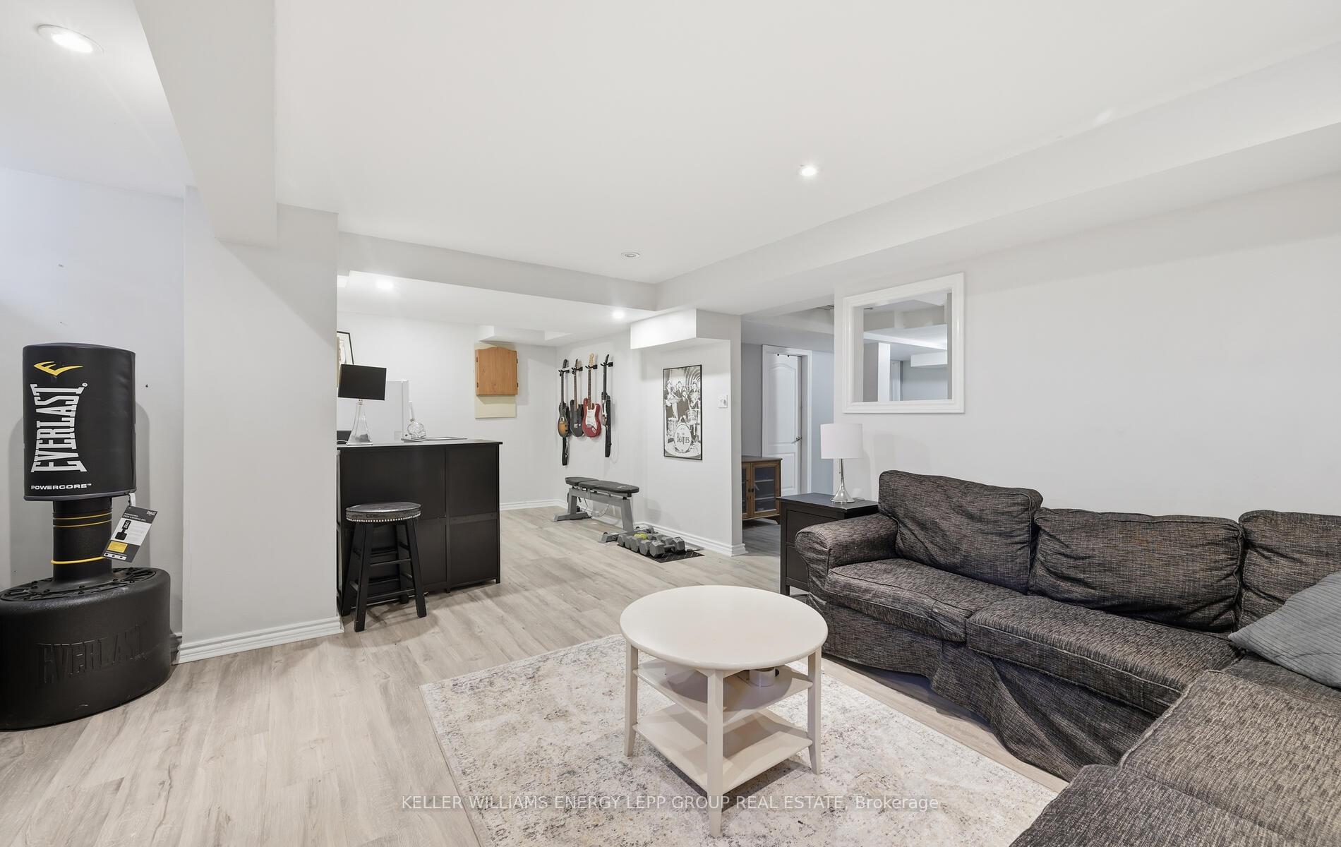 Photo 32 of 37 Melody Drive, Whitby, Brooklin — HOMEH
