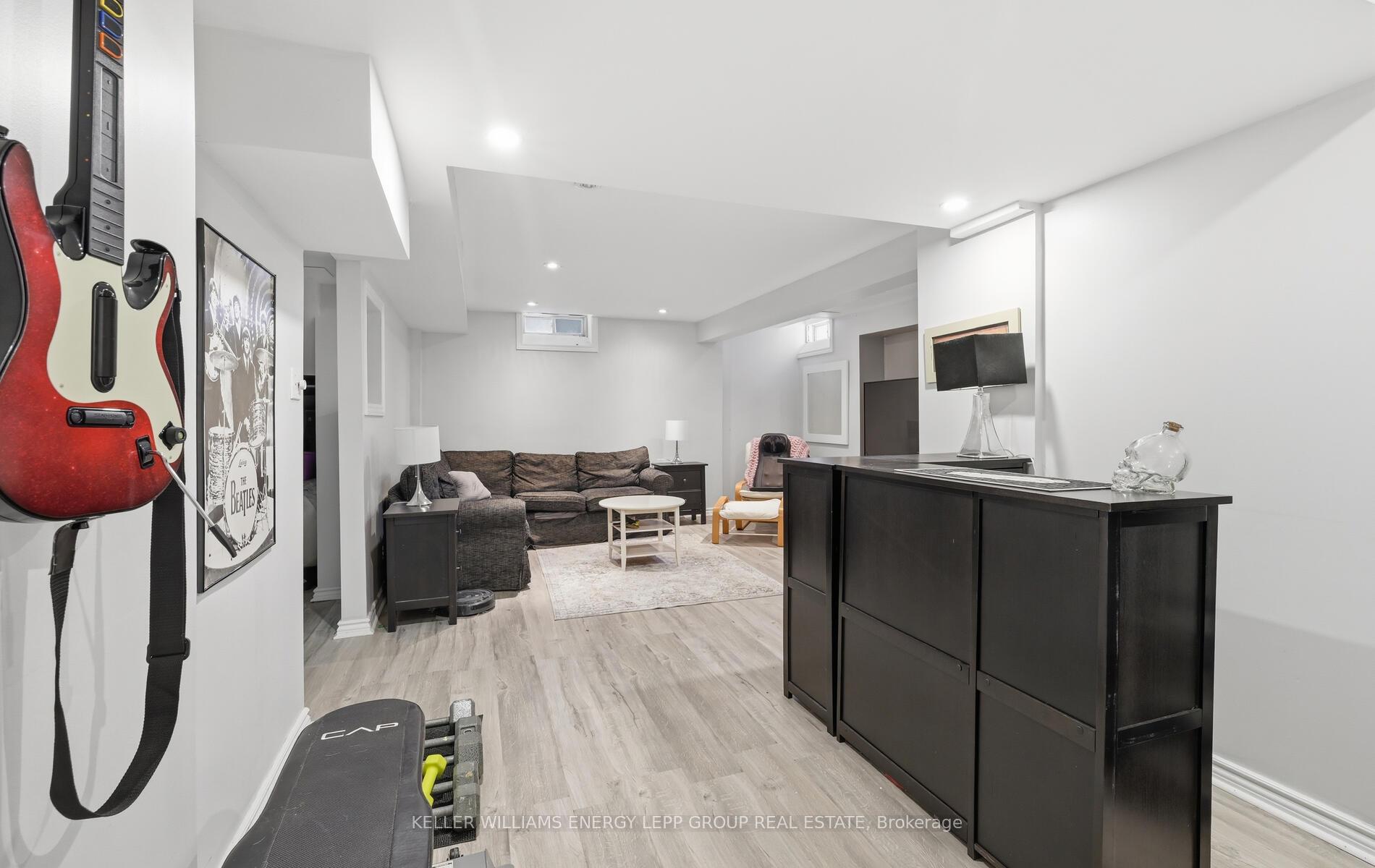 Photo 33 of 37 Melody Drive, Whitby, Brooklin — HOMEH