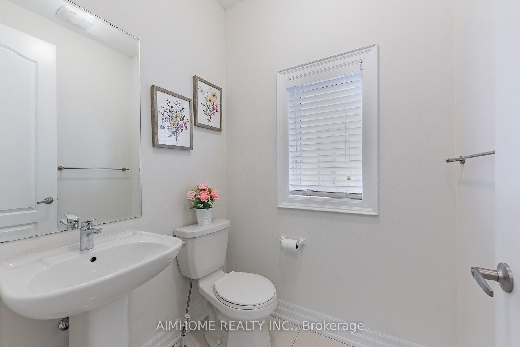 Photo 8 of 48 Hamster Crescent, Aurora, Bayview Northeast — HOMEH