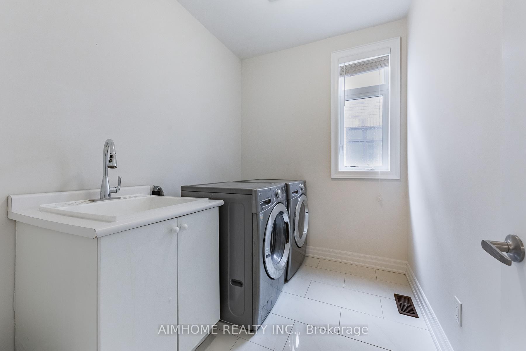 Photo 16 of 48 Hamster Crescent, Aurora, Bayview Northeast — HOMEH