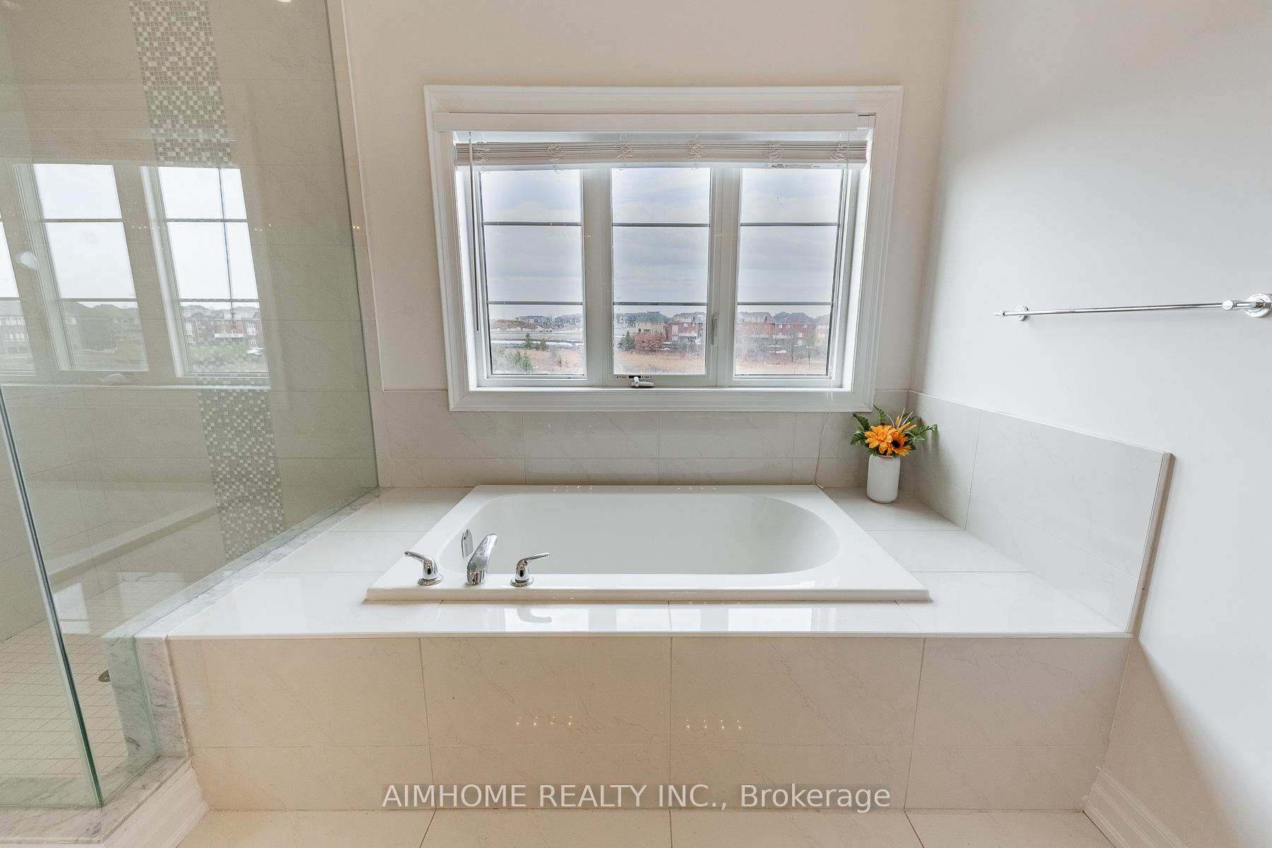 Photo 14 of 48 Hamster Crescent, Aurora, Bayview Northeast — HOMEH