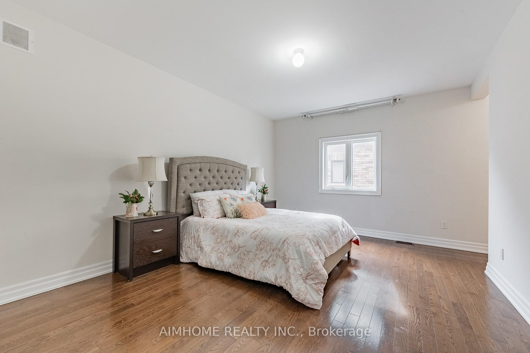 Photo 19 of 48 Hamster Crescent, Aurora, Bayview Northeast — HOMEH