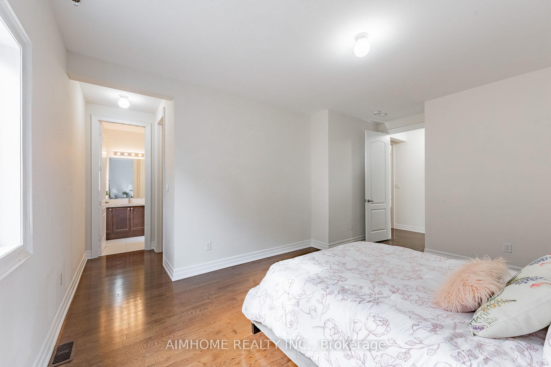 Photo 22 of 48 Hamster Crescent, Aurora, Bayview Northeast — HOMEH