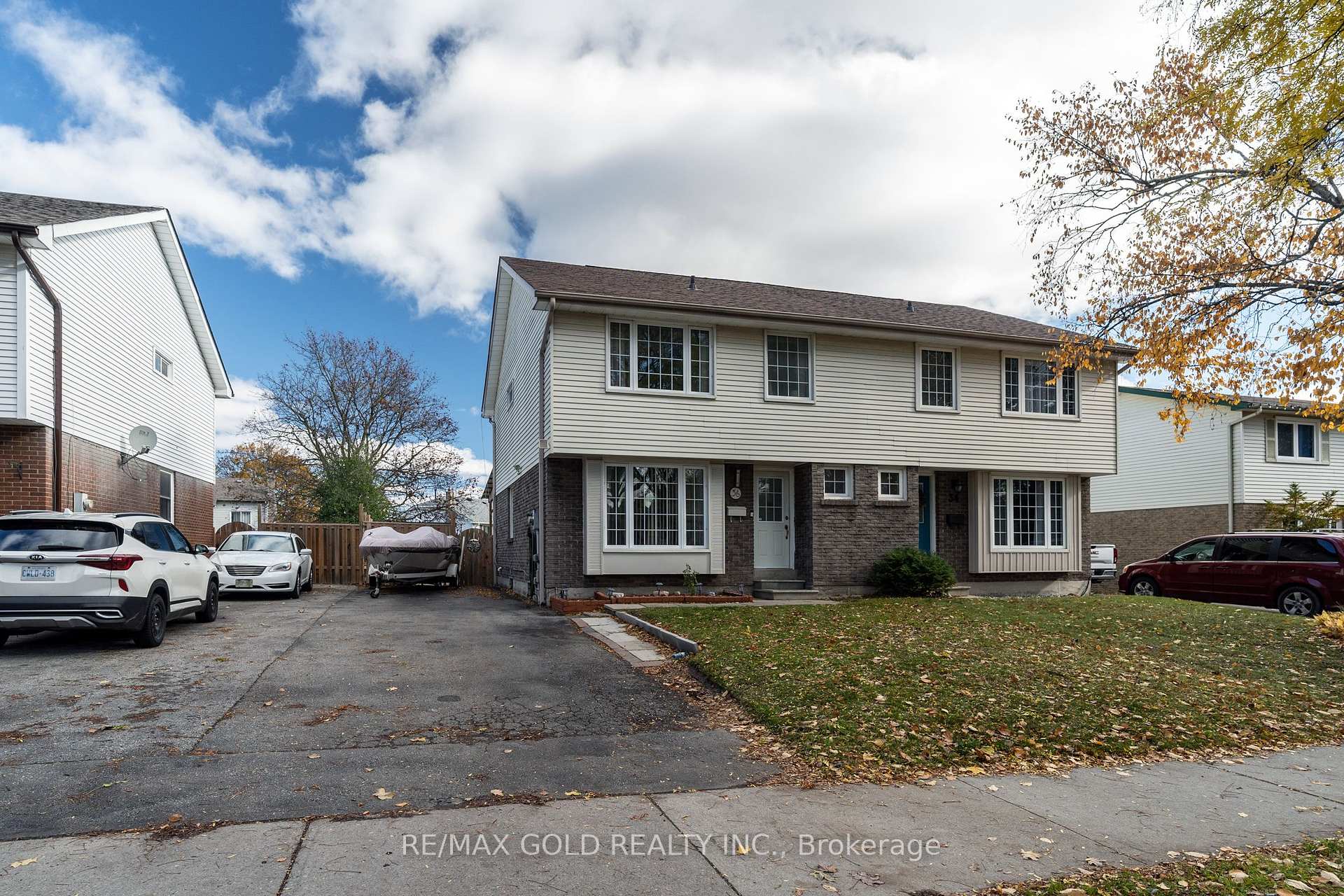 Photo 2 of 36 Guthrie Crescent, Whitby, Lynde Creek — HOMEH