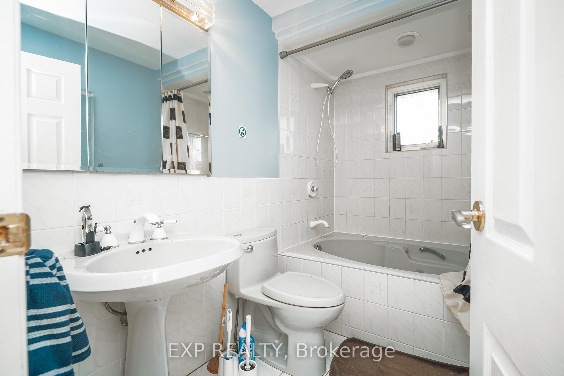 Photo 11 of 1944 Ronald Avenue, Ottawa, Alta Vista/Faircrest Heights — HOMEH