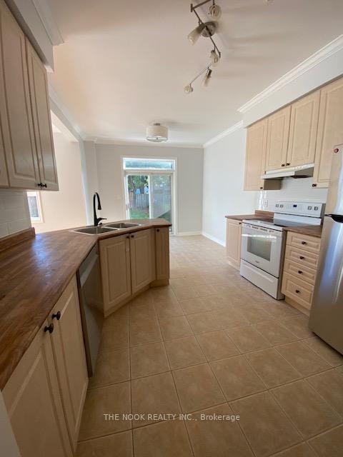 Photo 5 of 107 Charest Place, Whitby, Brooklin — HOMEH