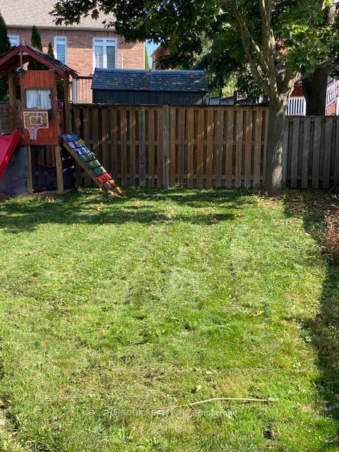 Photo 19 of 107 Charest Place, Whitby, Brooklin — HOMEH