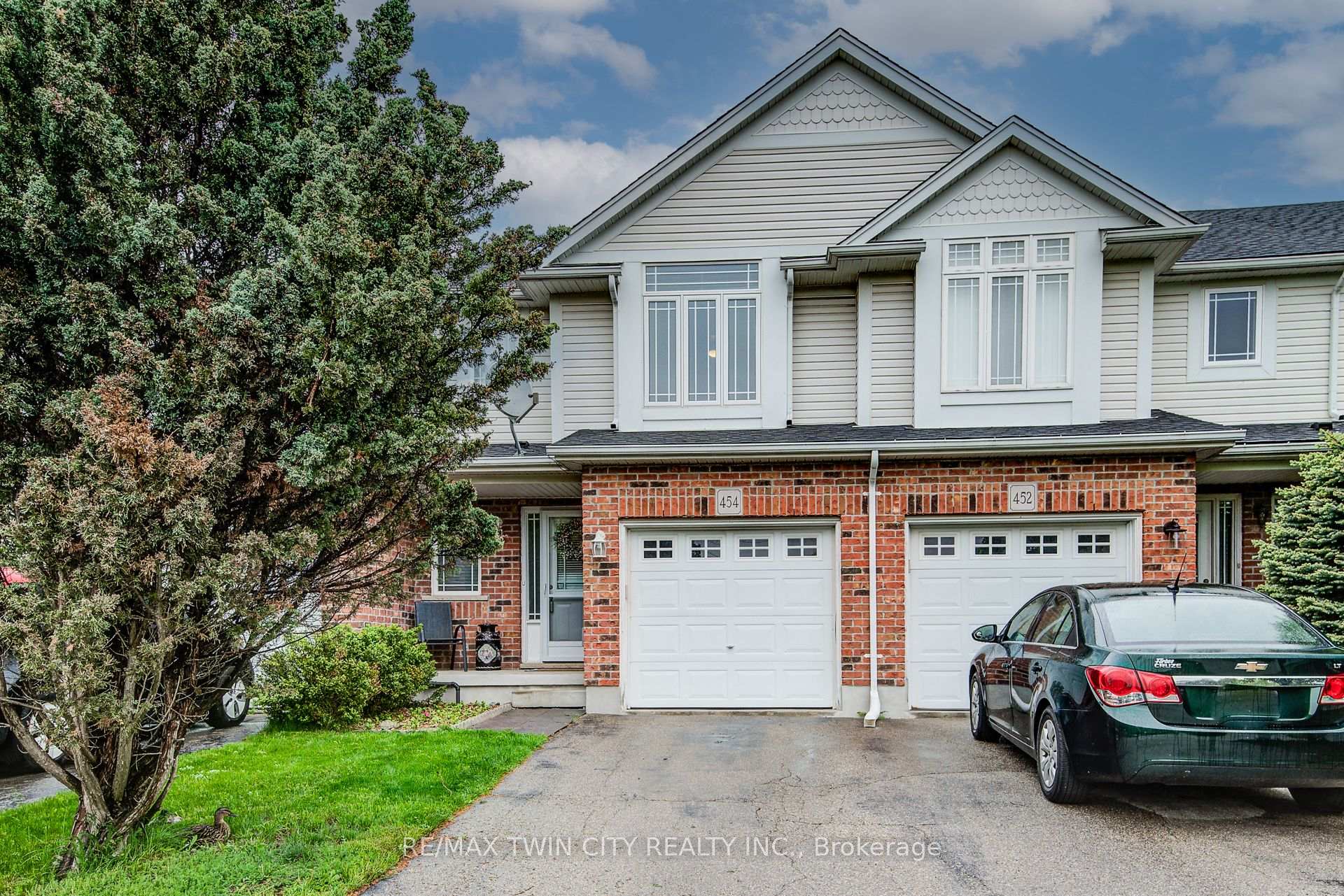 Photo 2 of 454 Annapolis Court, Waterloo — HOMEH