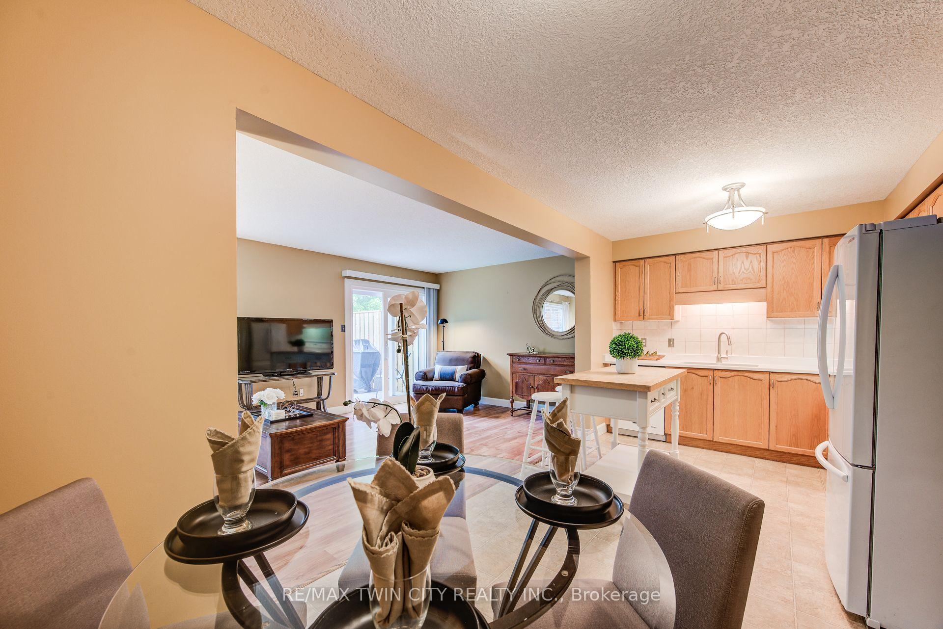 Photo 11 of 454 Annapolis Court, Waterloo — HOMEH