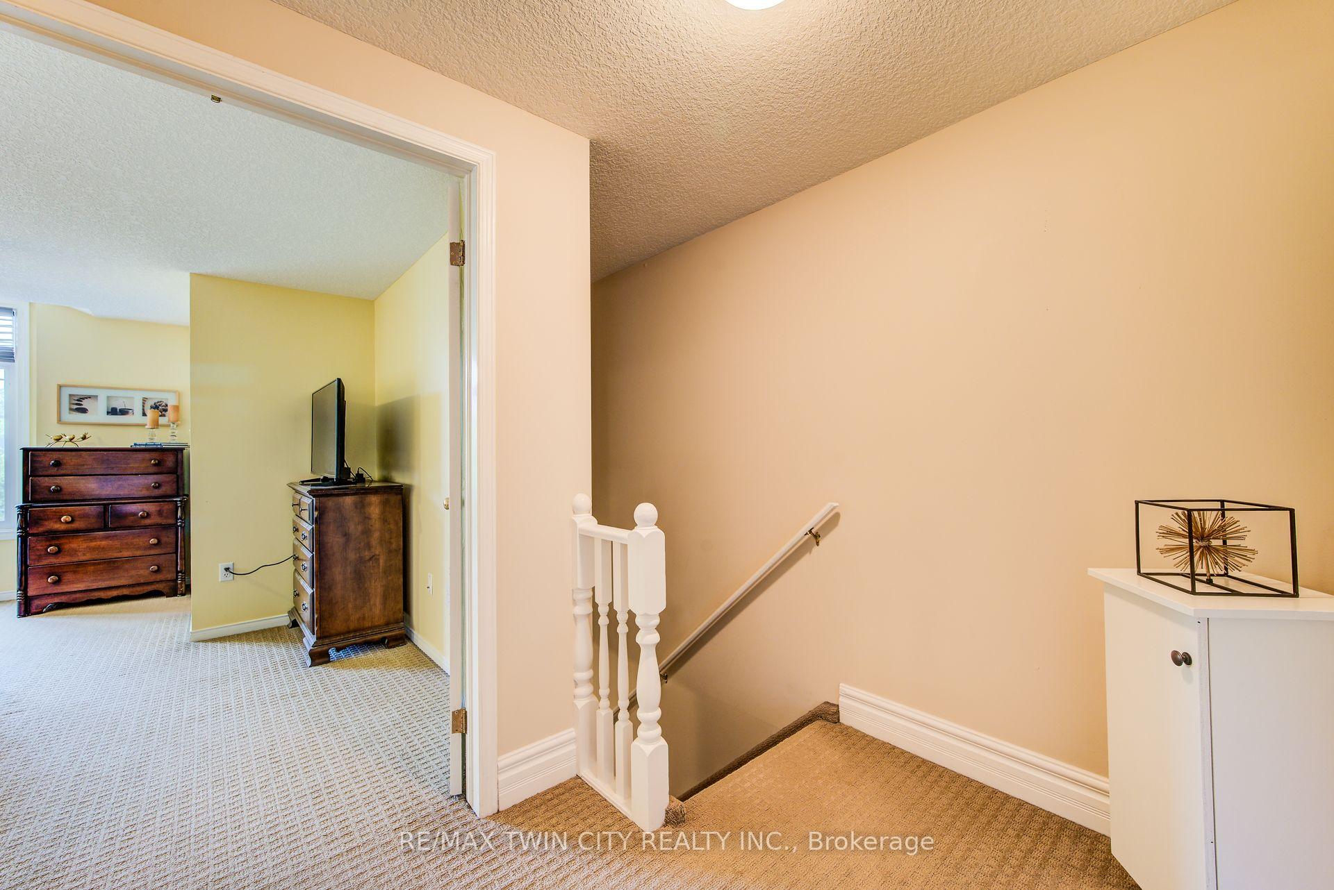 Photo 24 of 454 Annapolis Court, Waterloo — HOMEH