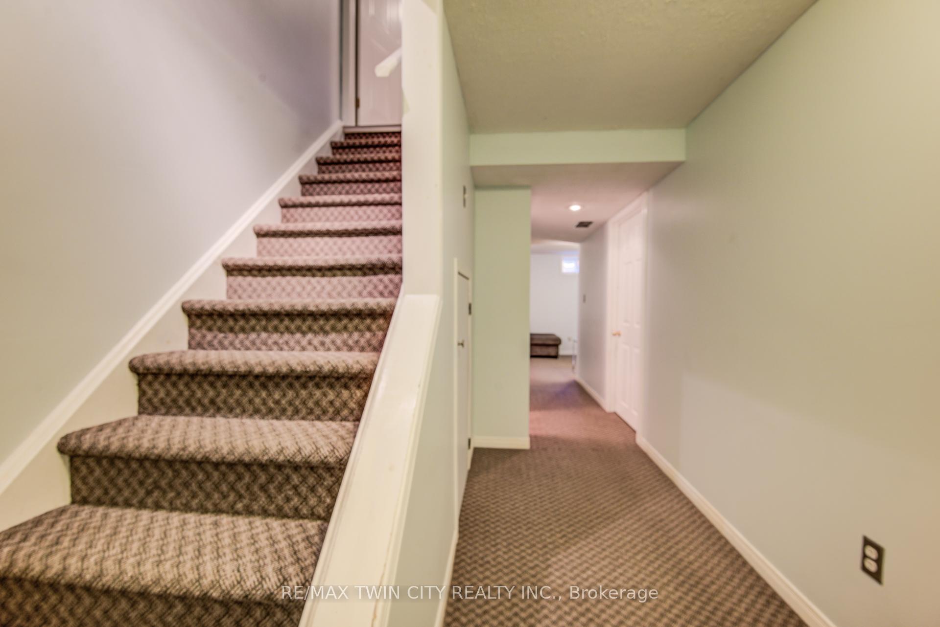 Photo 33 of 454 Annapolis Court, Waterloo — HOMEH