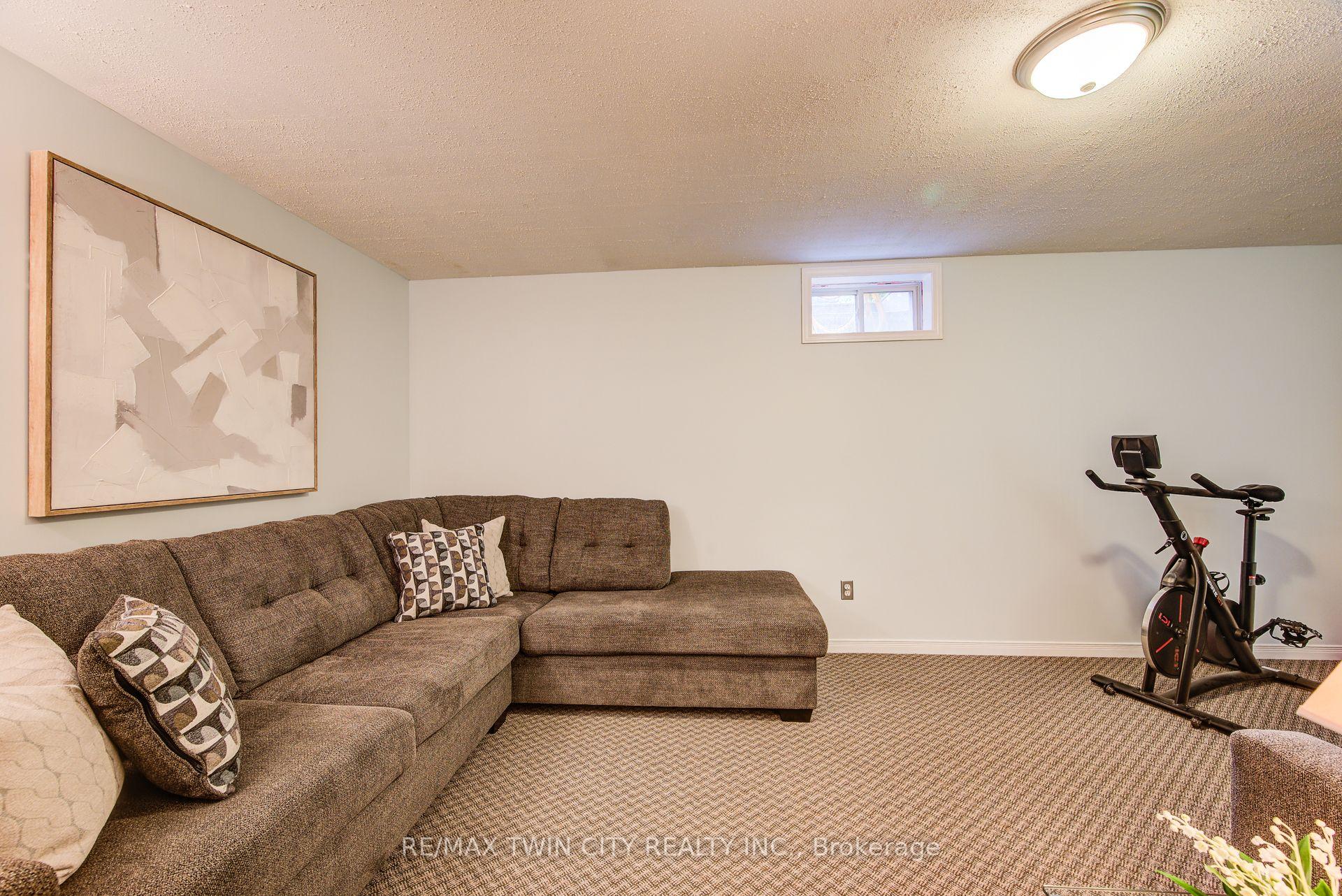 Photo 36 of 454 Annapolis Court, Waterloo — HOMEH