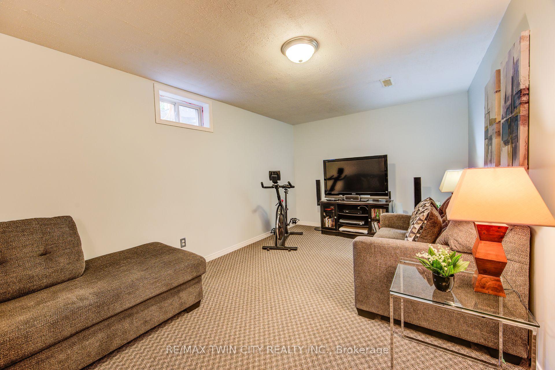 Photo 37 of 454 Annapolis Court, Waterloo — HOMEH