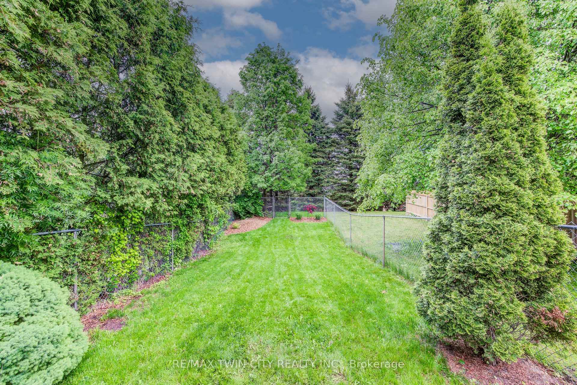 Photo 44 of 454 Annapolis Court, Waterloo — HOMEH