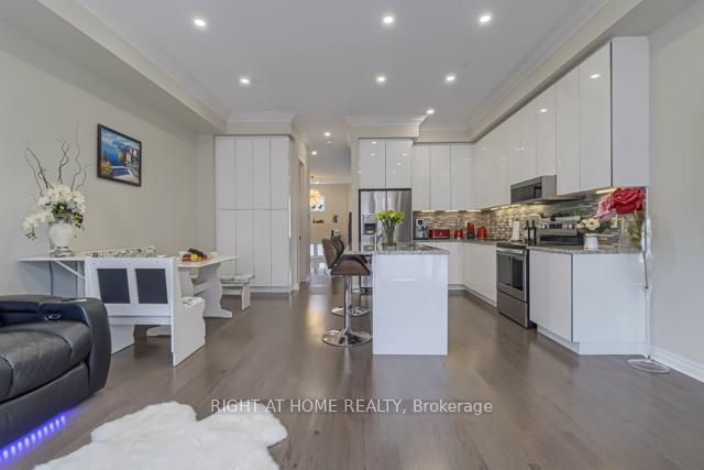 Photo 1 of 12 Laskin Drive, Vaughan, Patterson — HOMEH