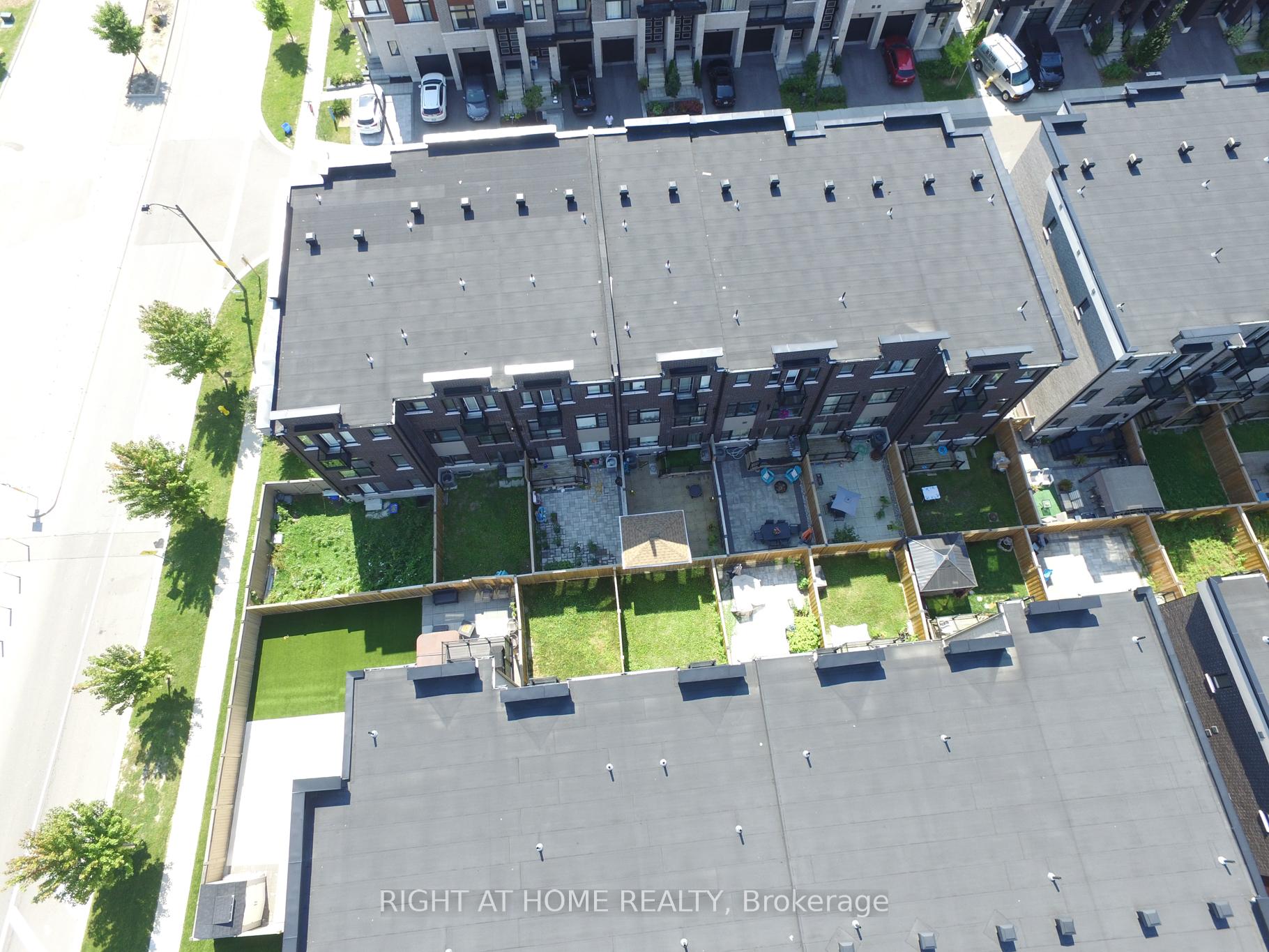 Photo 2 of 12 Laskin Drive, Vaughan, Patterson — HOMEH