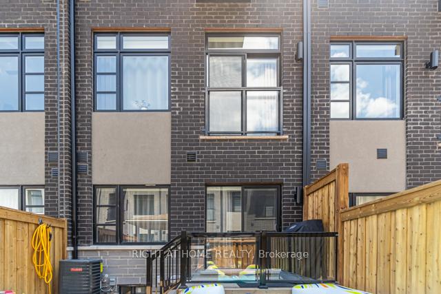 Photo 4 of 12 Laskin Drive, Vaughan, Patterson — HOMEH