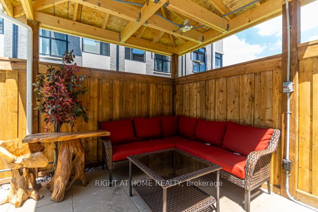 Photo 6 of 12 Laskin Drive, Vaughan, Patterson — HOMEH