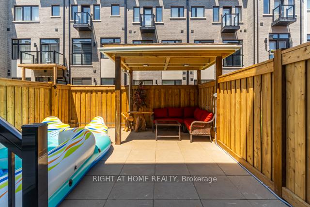 Photo 7 of 12 Laskin Drive, Vaughan, Patterson — HOMEH