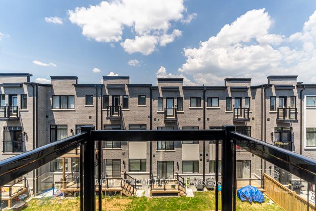 Photo 10 of 12 Laskin Drive, Vaughan, Patterson — HOMEH