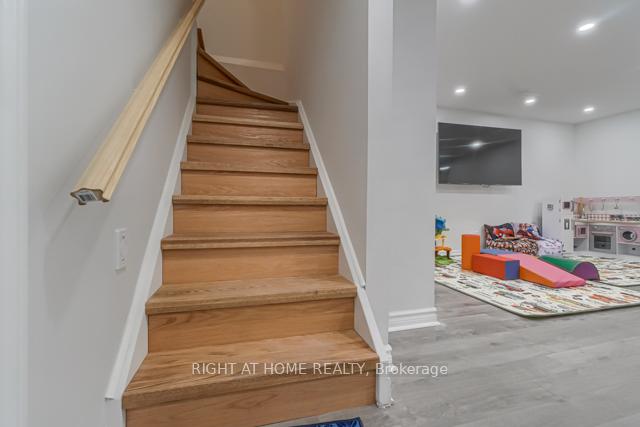 Photo 16 of 12 Laskin Drive, Vaughan, Patterson — HOMEH