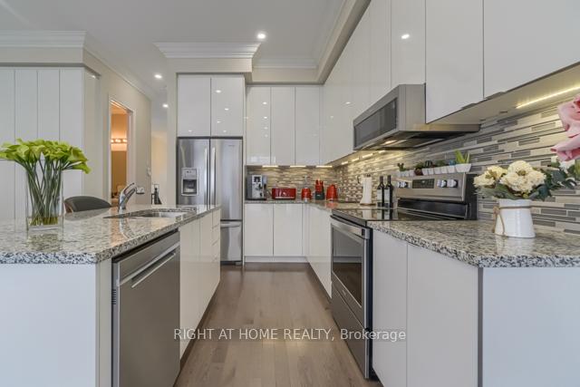 Photo 39 of 12 Laskin Drive, Vaughan, Patterson — HOMEH