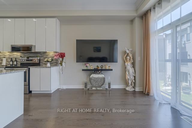 Photo 40 of 12 Laskin Drive, Vaughan, Patterson — HOMEH