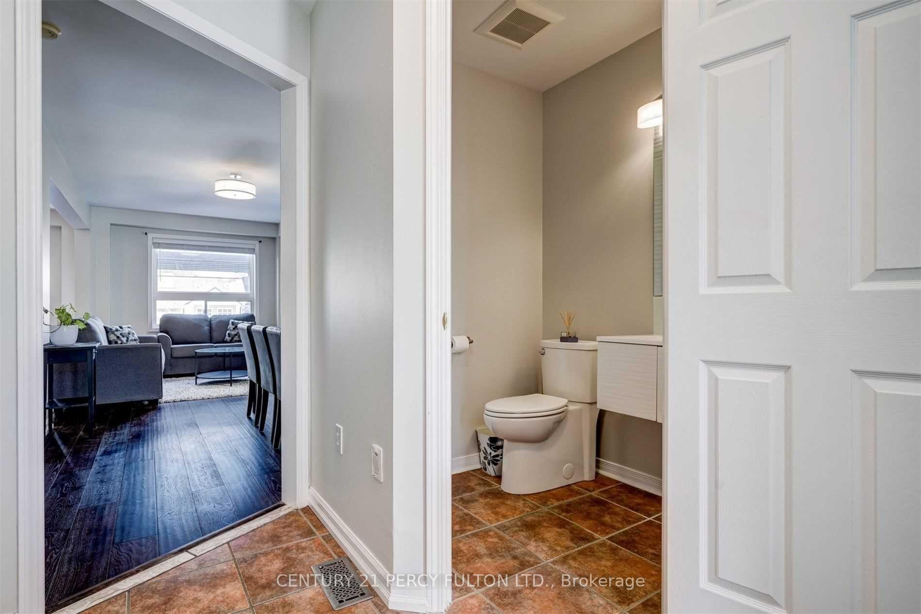 Photo 3 of 123 Brownridge Place, Whitby, Williamsburg — HOMEH