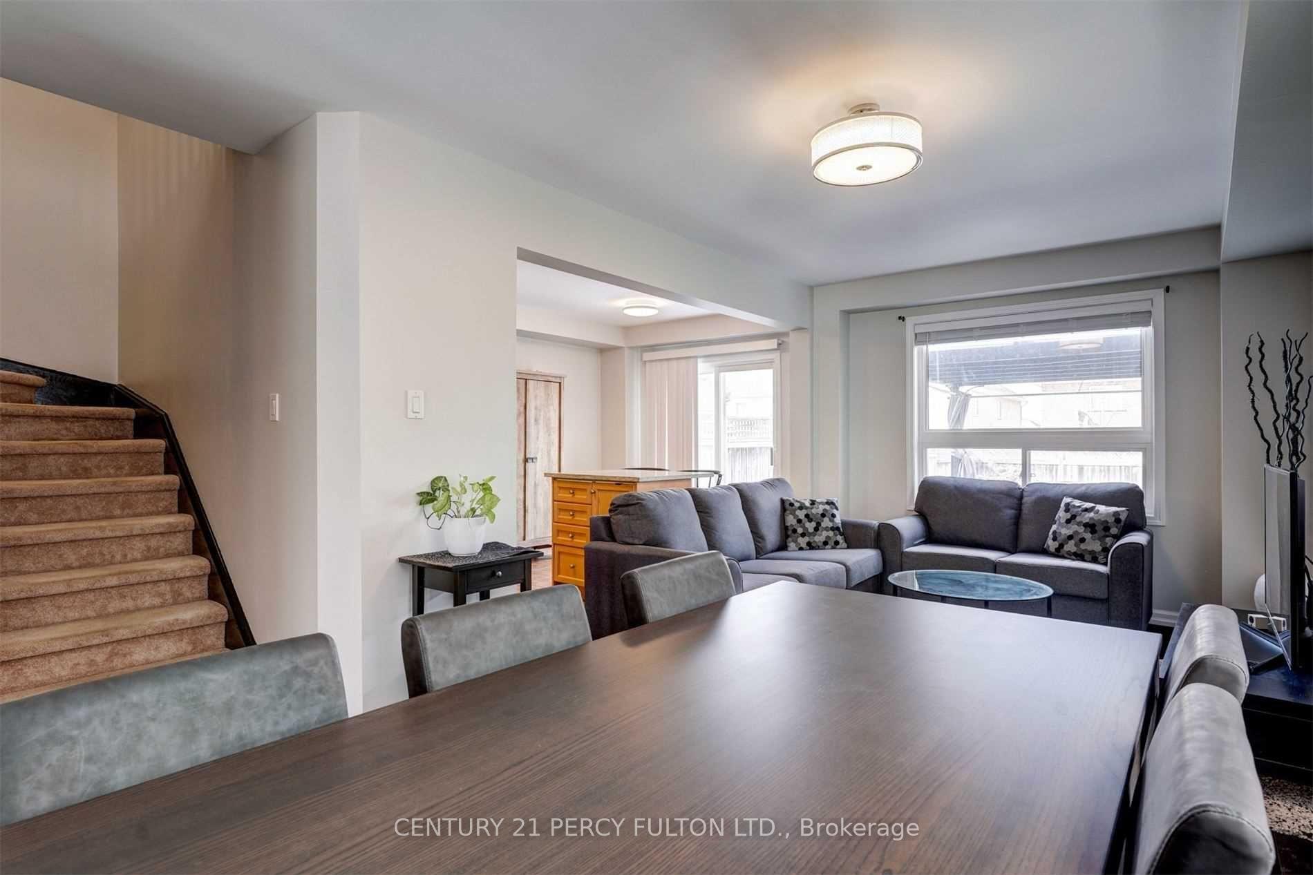 Photo 5 of 123 Brownridge Place, Whitby, Williamsburg — HOMEH