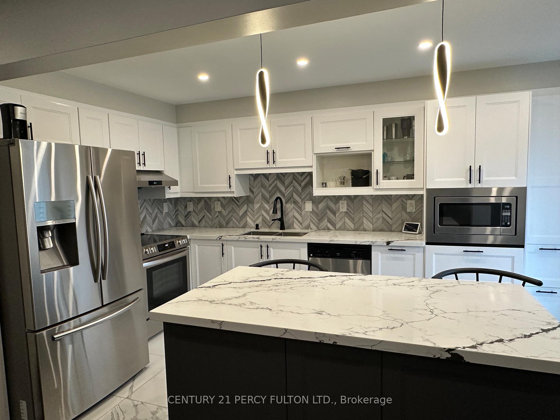 Photo 9 of 123 Brownridge Place, Whitby, Williamsburg — HOMEH