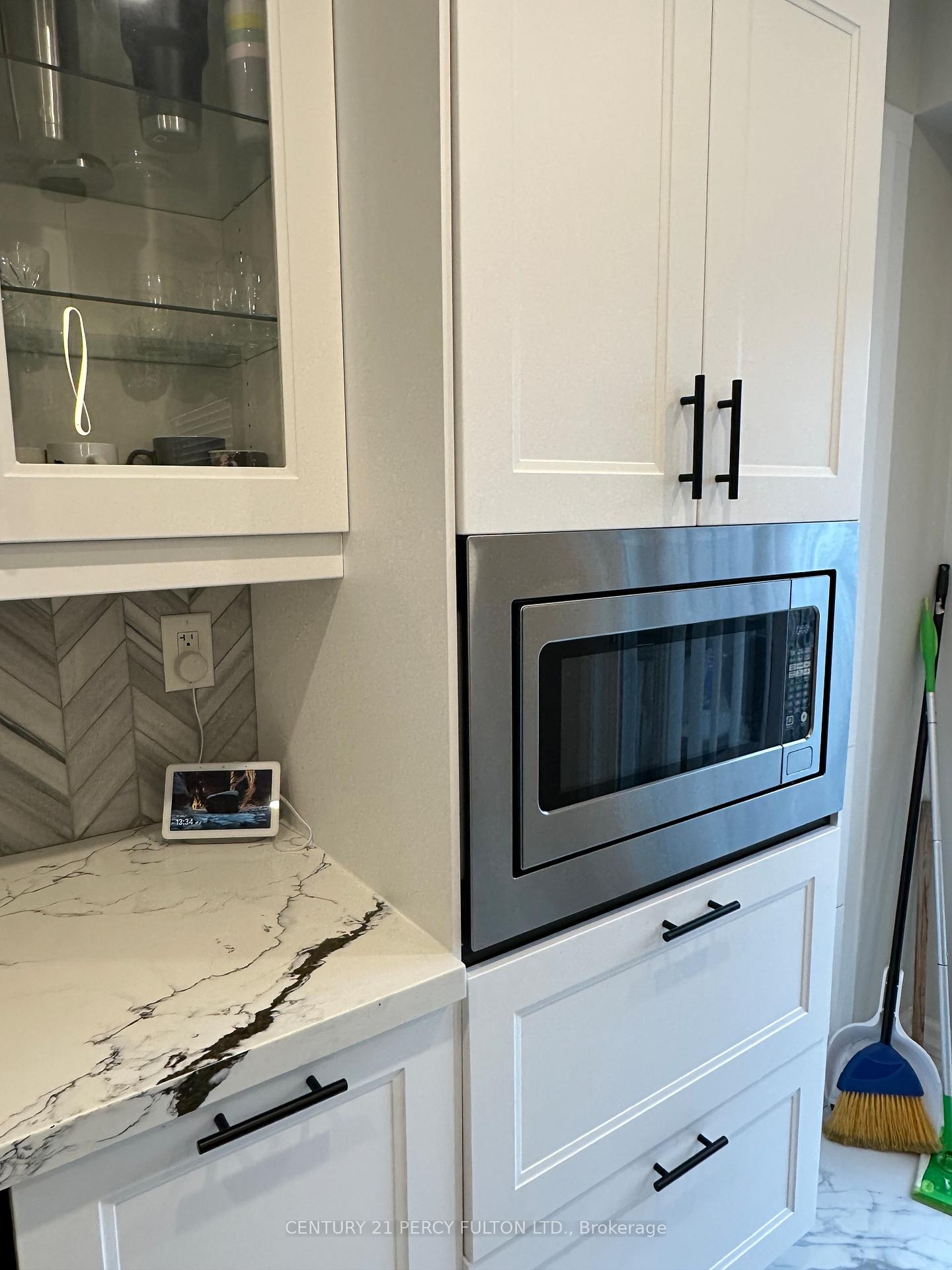 Photo 11 of 123 Brownridge Place, Whitby, Williamsburg — HOMEH